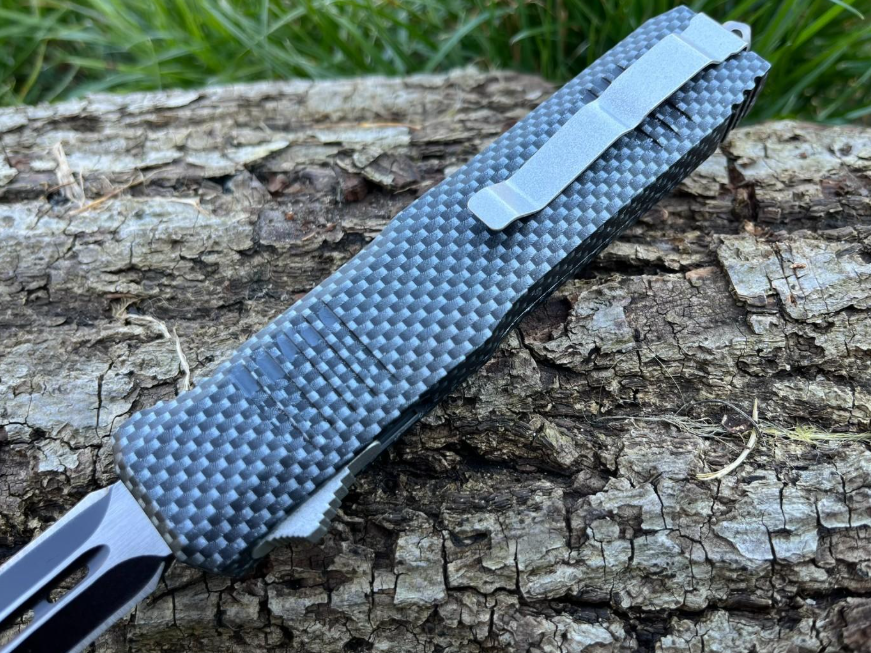 Couteau automatique OTF LAME double tranchant 10CM carbon
