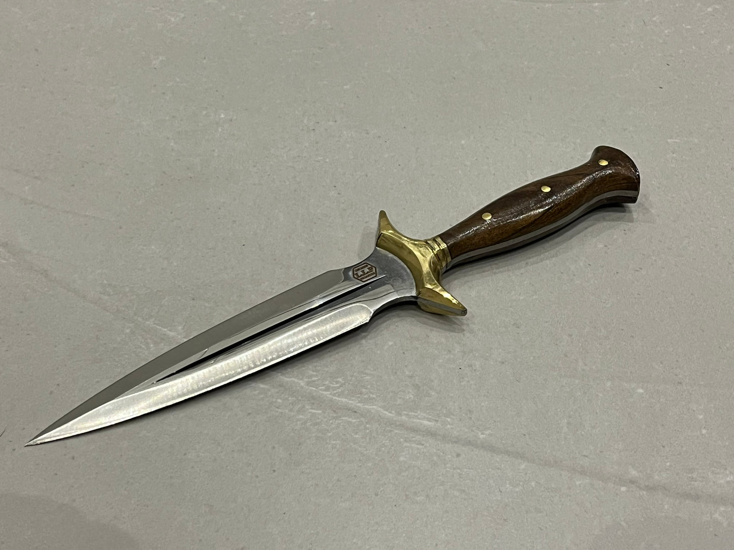 Dague à garde 30cm forgée LLF série CHASSE noyer