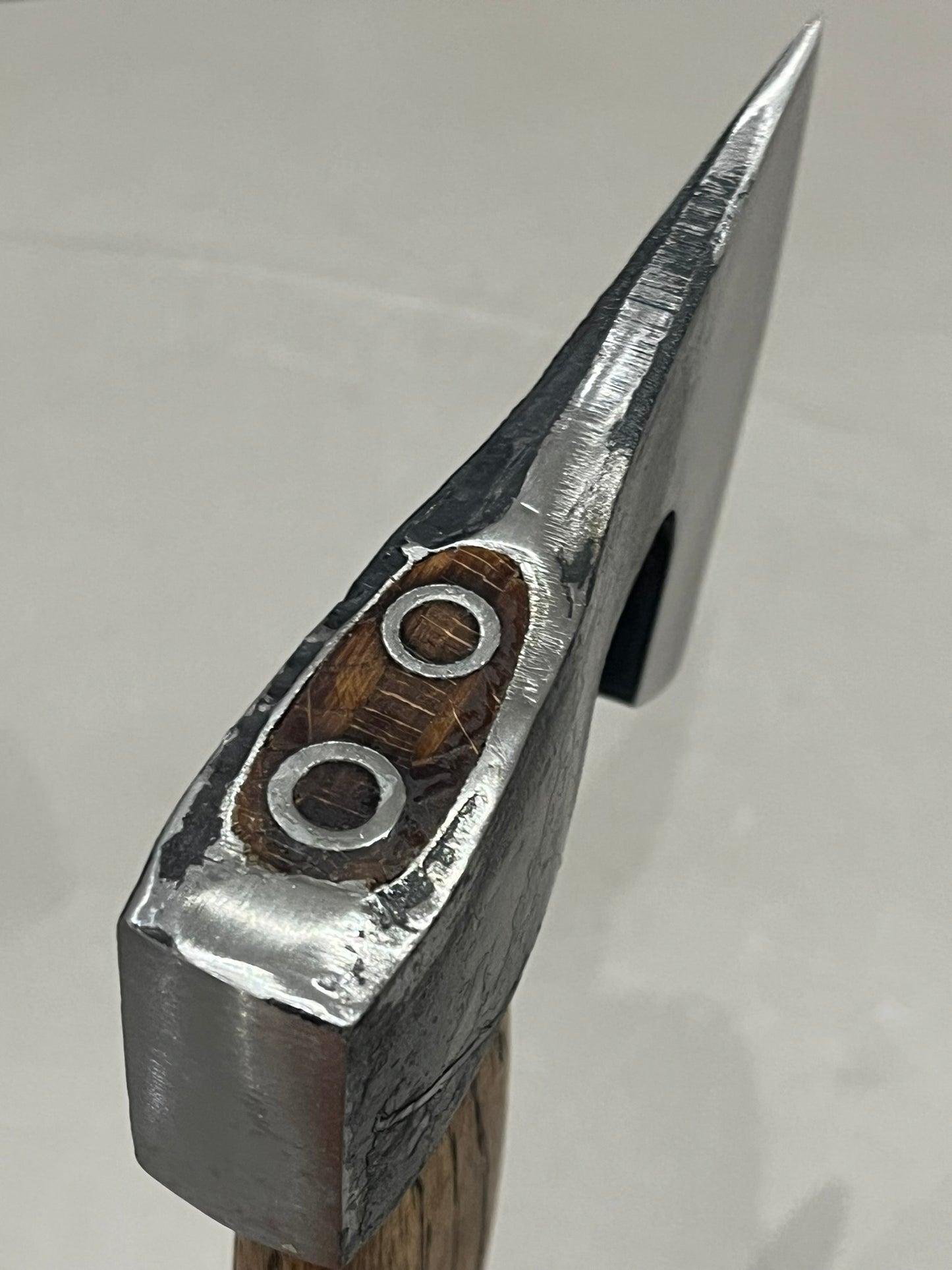 Hache Viking en Acier Brut 1055 – Authenticité et Performance