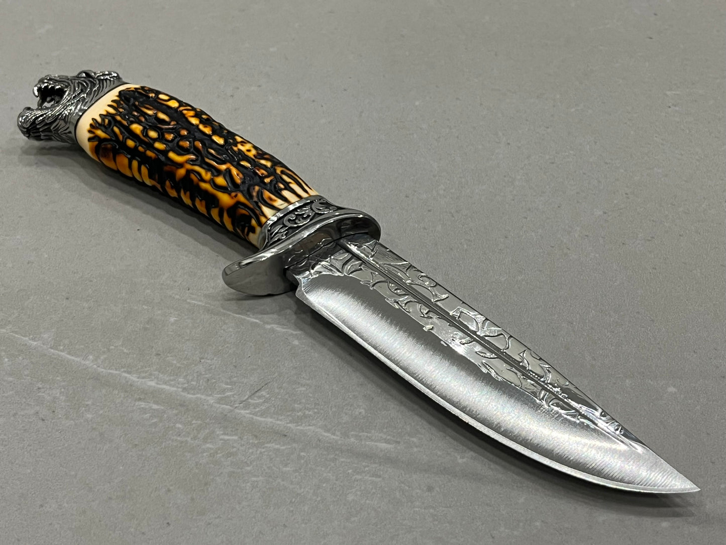 Couteau Loup Russe manche corne