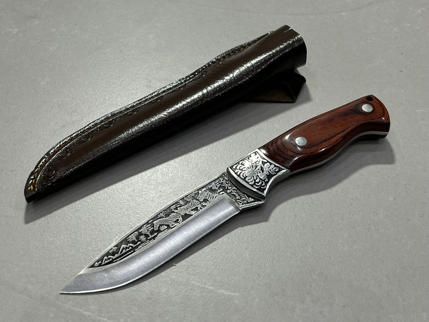 Couteau Russe savane avec étui cuir