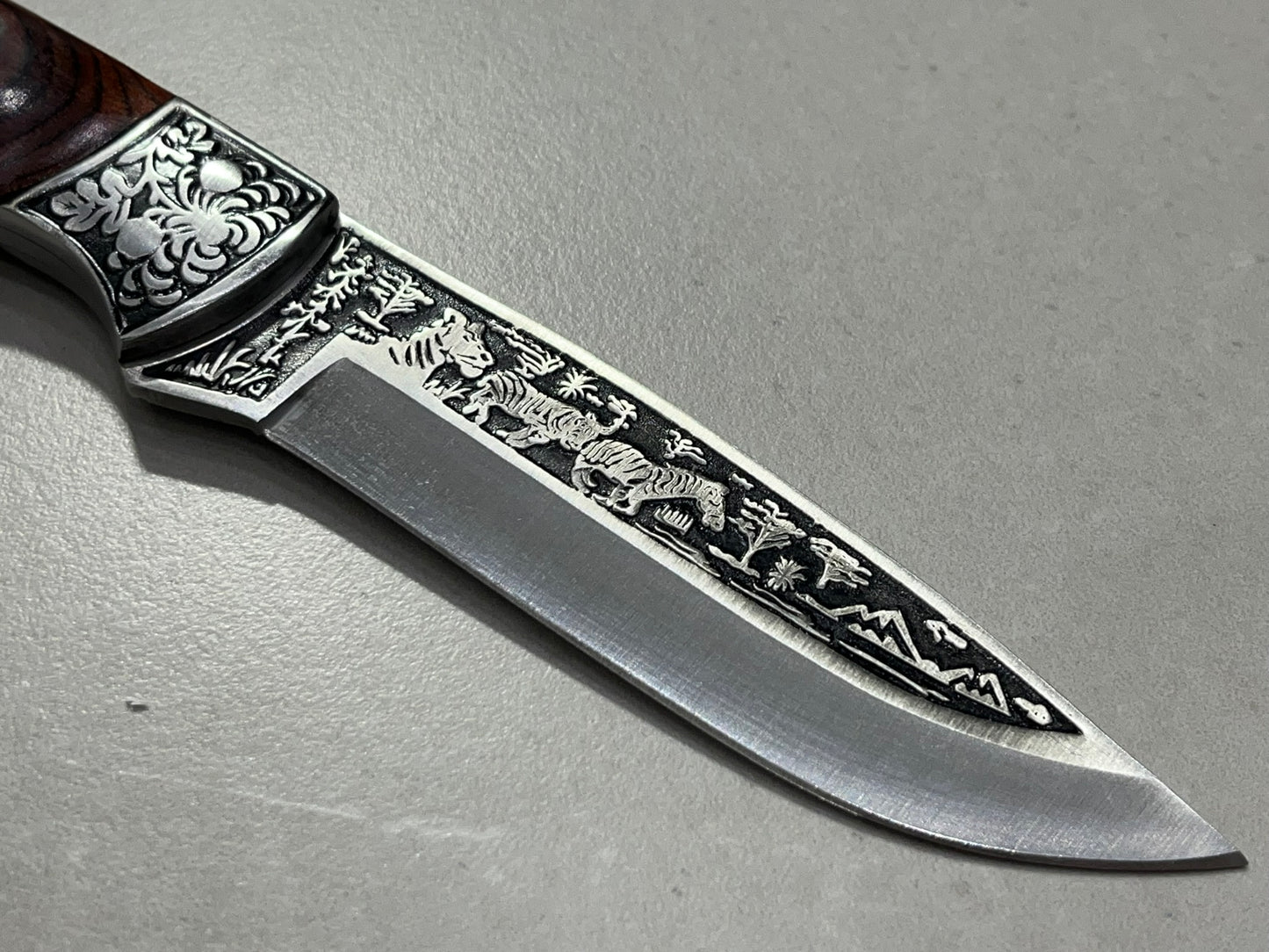 Couteau Russe savane avec étui cuir
