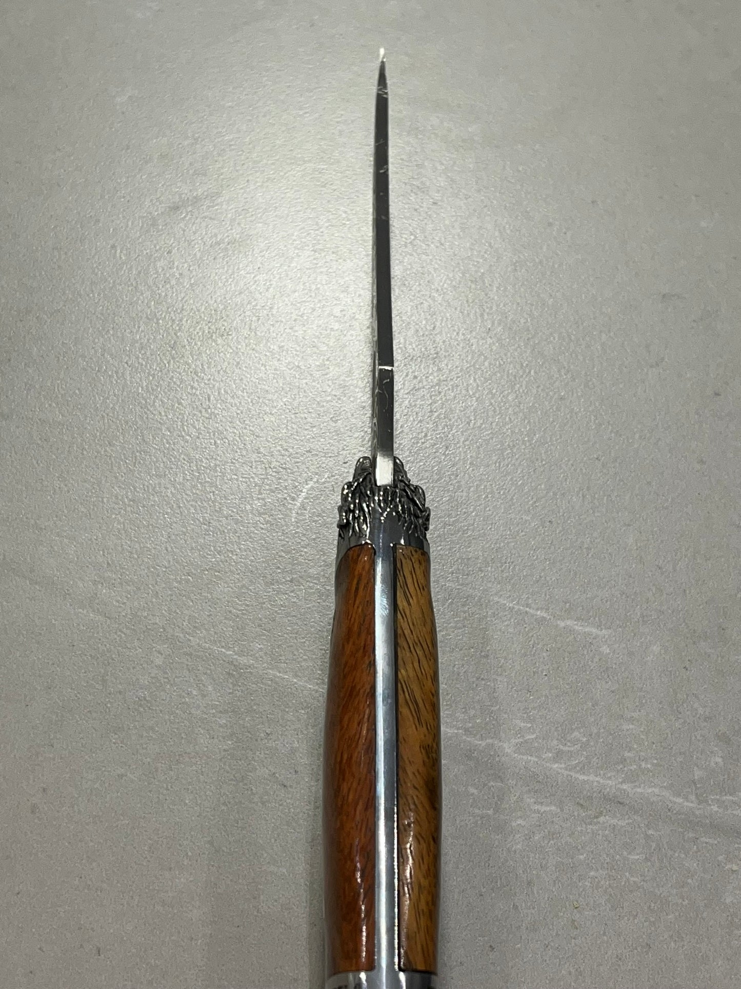 Couteau Russe loup en garde