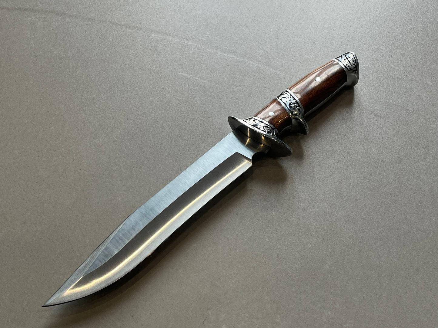 Couteau à Garde avec Poignée Double Grip