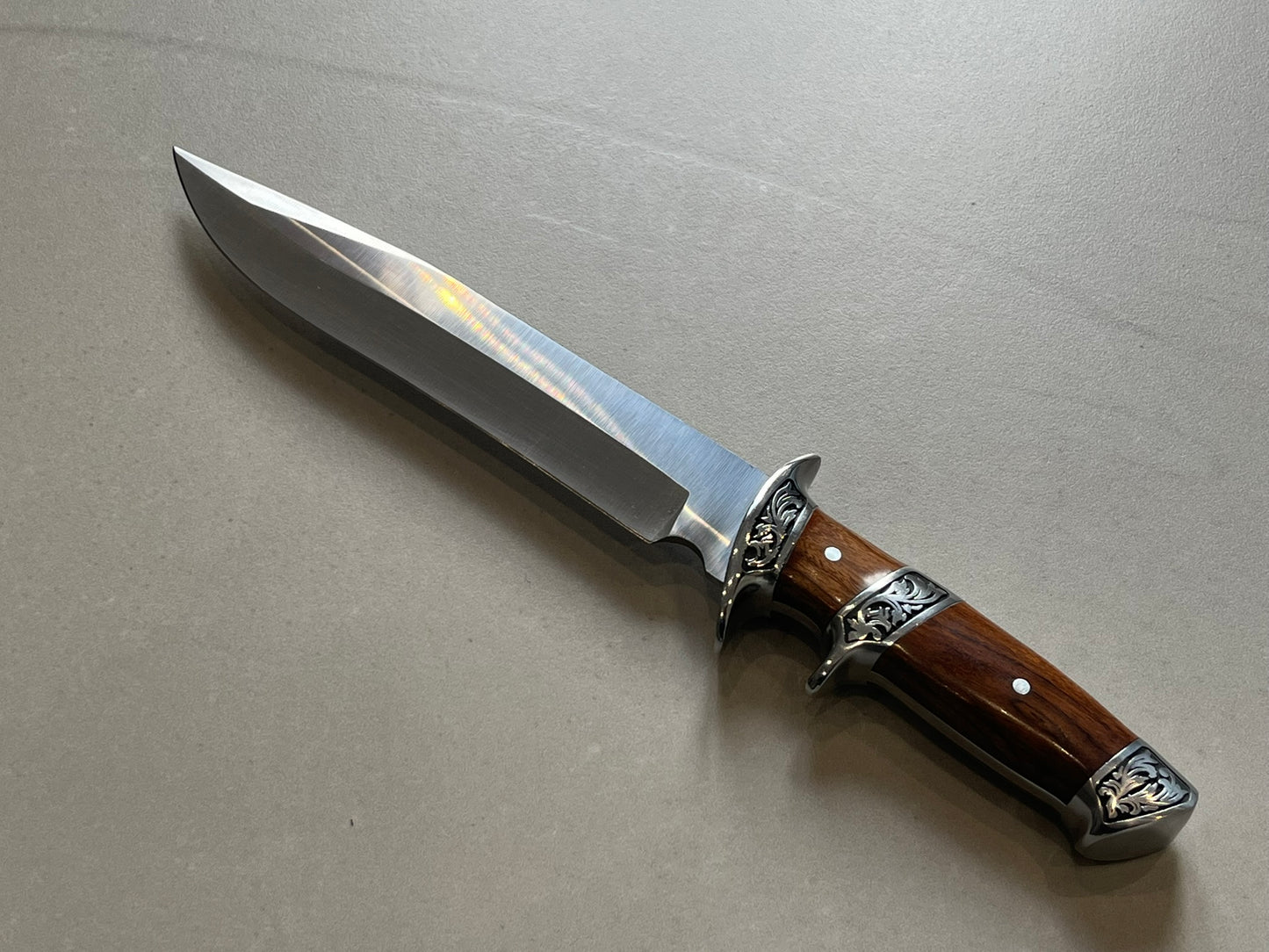 Couteau à Garde avec Poignée Double Grip