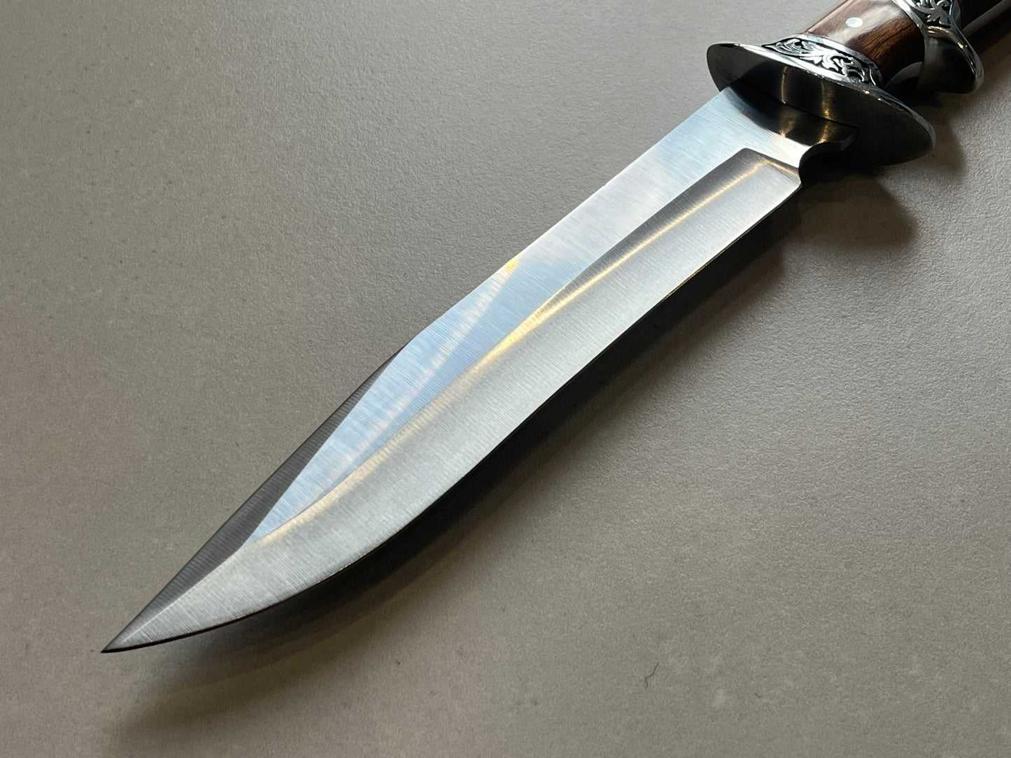 Couteau à Garde avec Poignée Double Grip