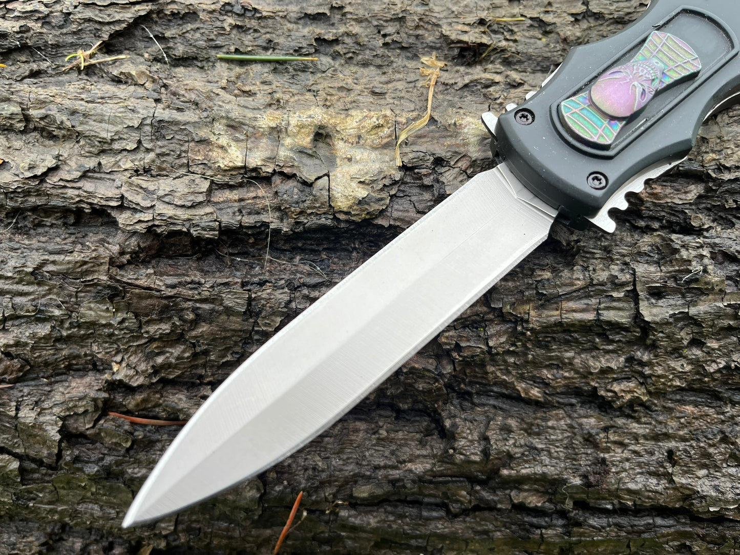 Couteau OTF Noir avec Motif Tête de Démon