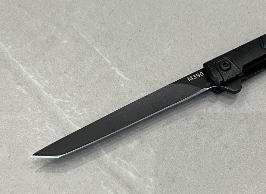 Stiletto M390 noir - Ouverture assistée