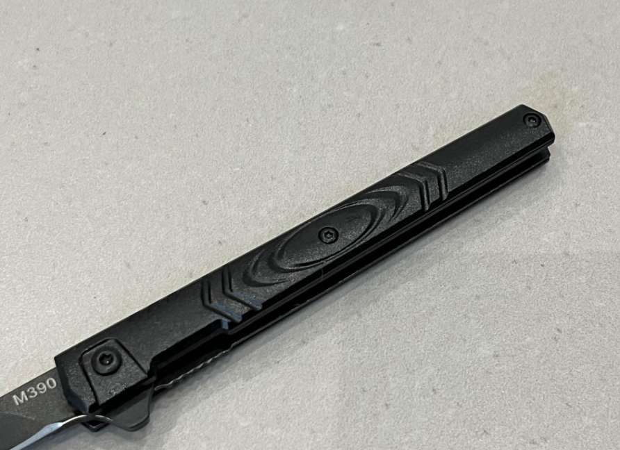 Stiletto M390 noir - Ouverture assistée