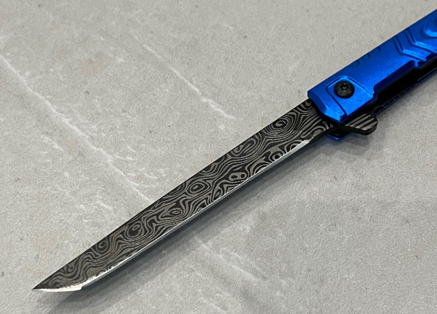 Stiletto M390 bleu - Ouverture assistée