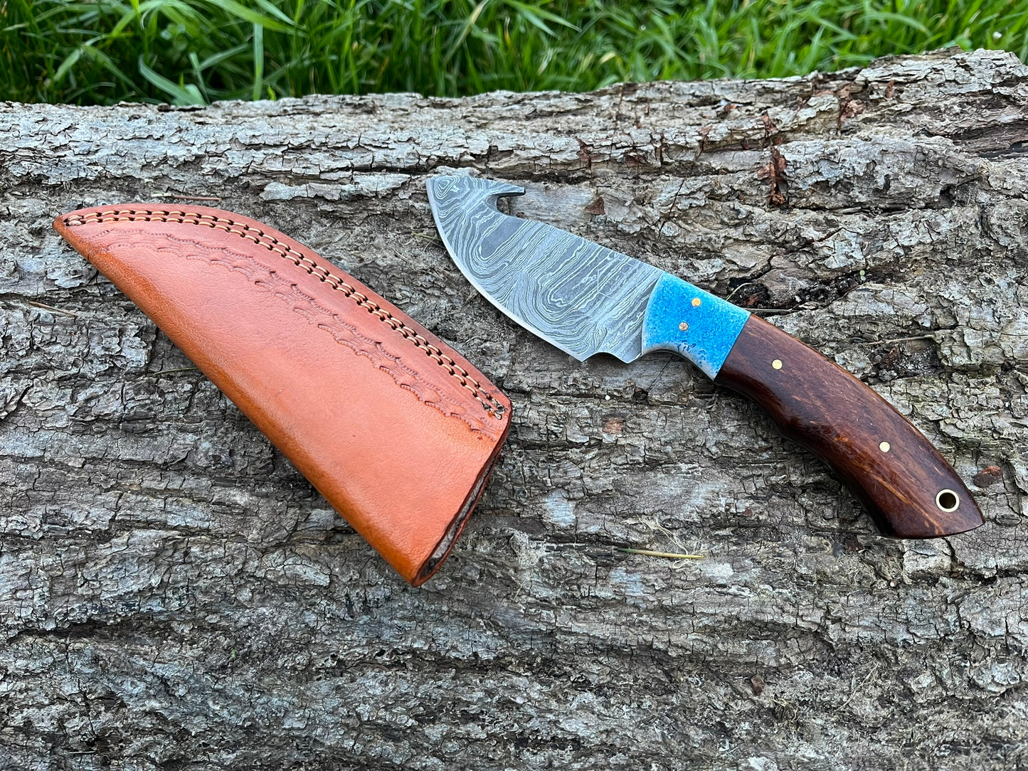 Couteau à dépecer/bushcraft avec crochet damas forgé LLF 21cm couleur au choix