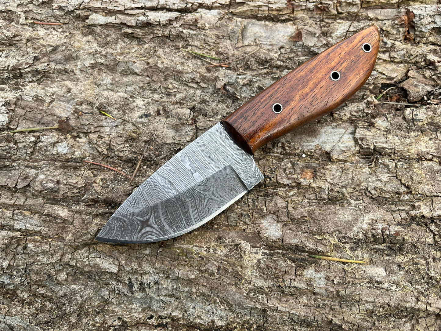 Couteau bushcraft/dépeuce damas forgé LLF 18cm