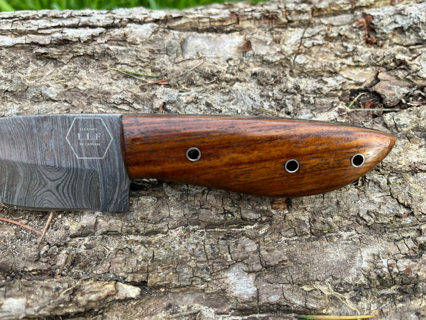 Couteau bushcraft/dépeuce damas forgé LLF 18cm