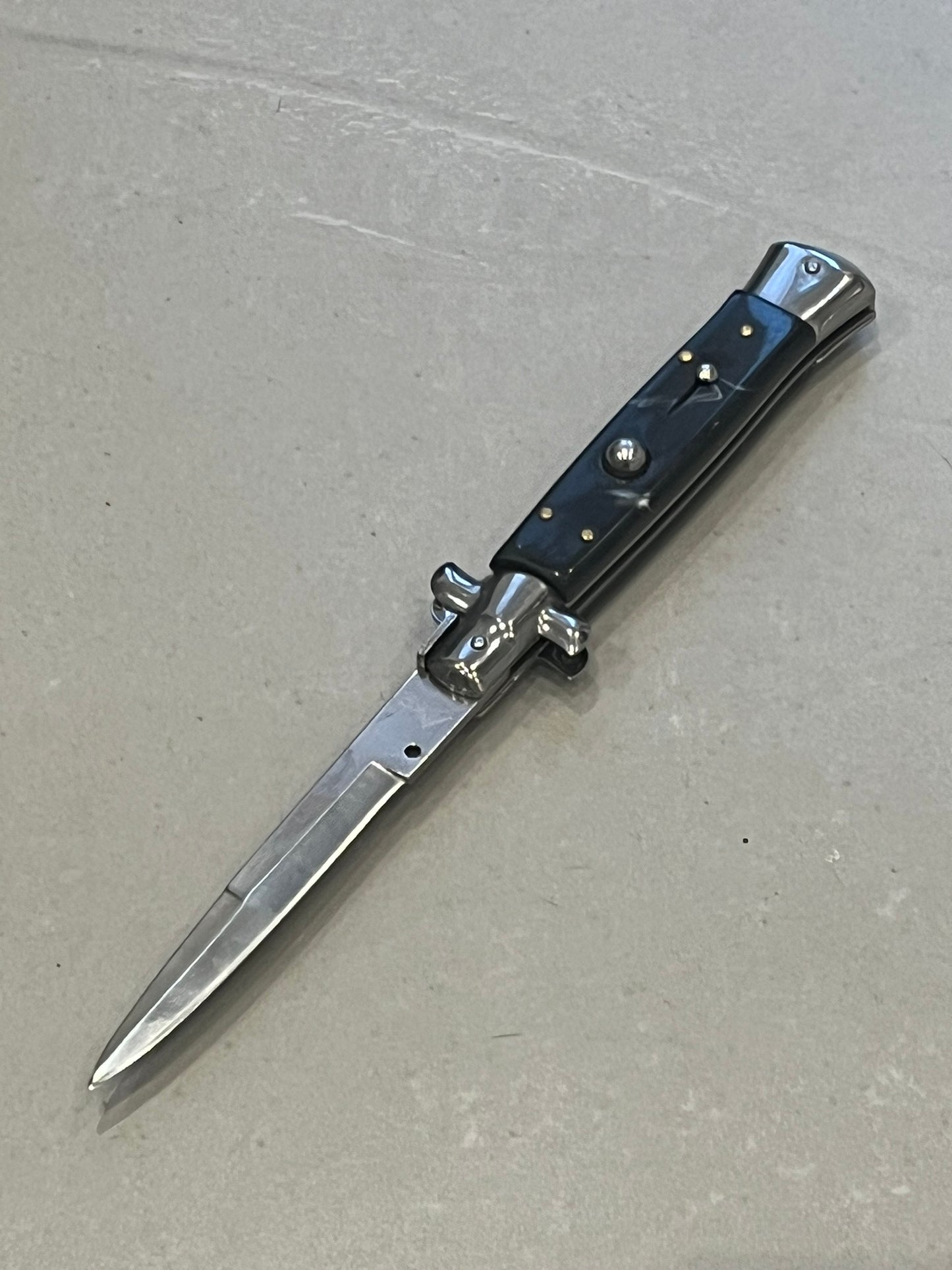 Stiletto Couteau automatique Lame Acier 440 10.5CM Manche Abs marbre noir mitre acier Etui