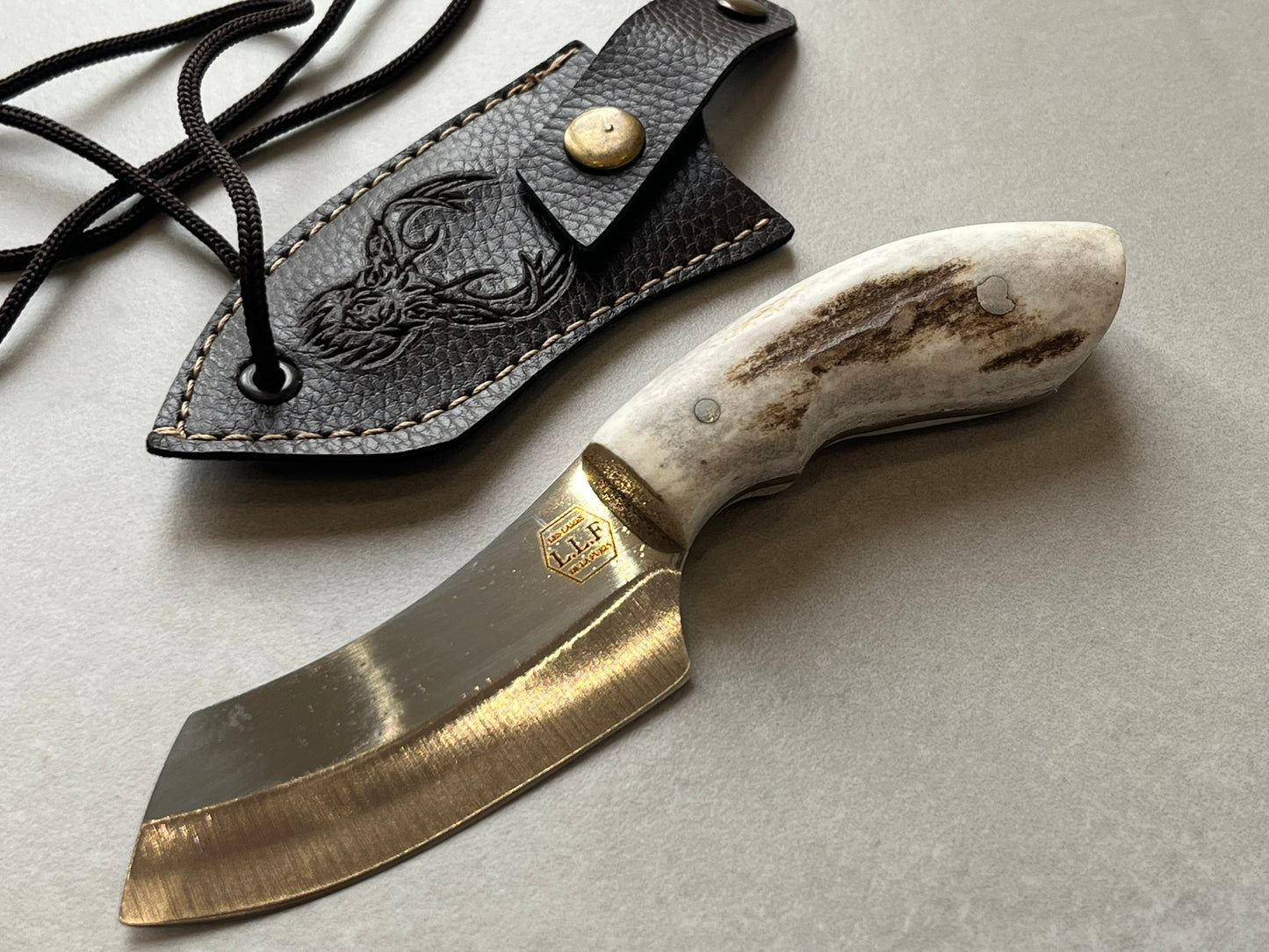 Couteau de dépèce forgé LLF manche bois de cerf série chasse