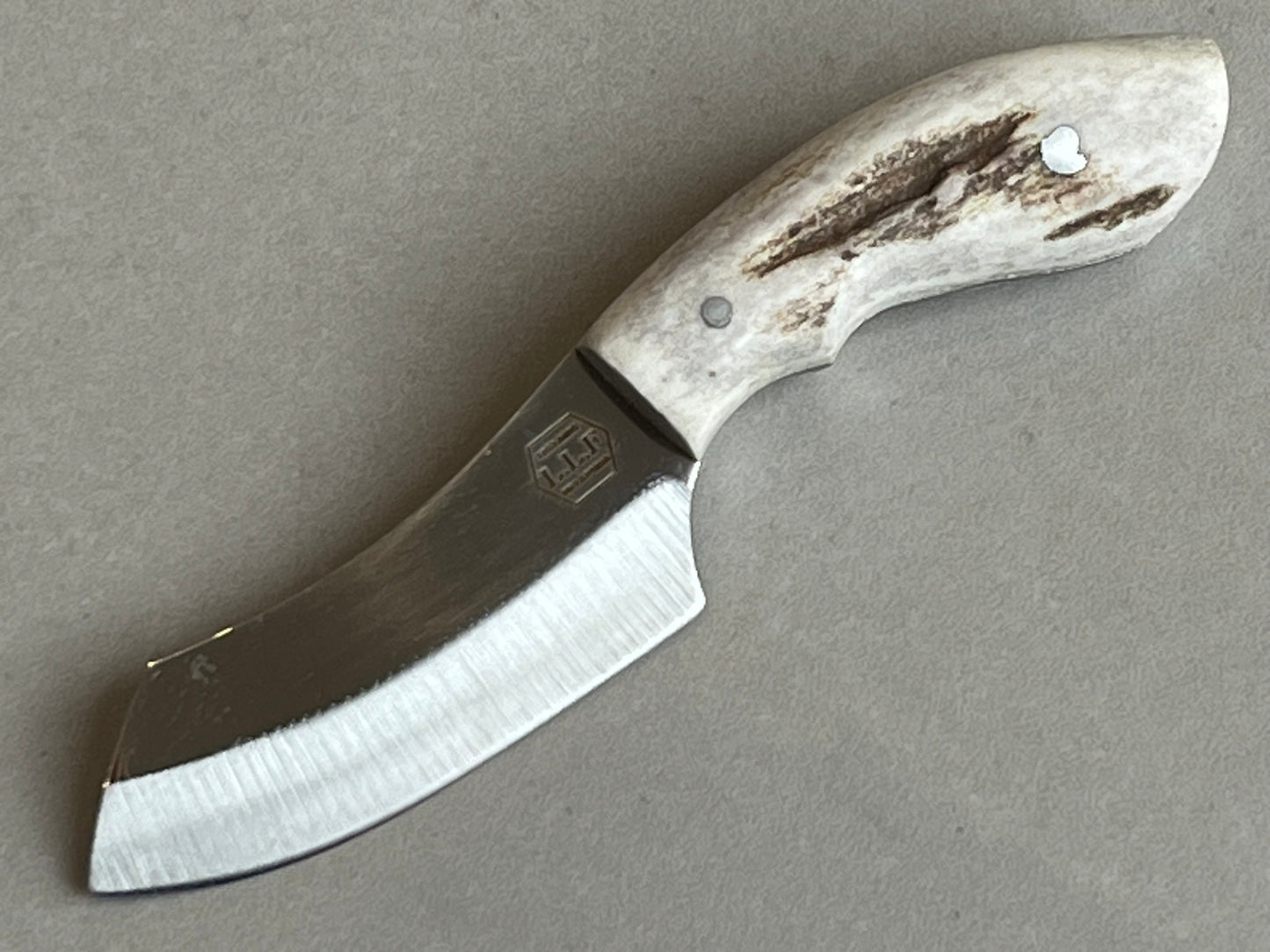 Couteau de dépèce forgé LLF manche bois de cerf série chasse
