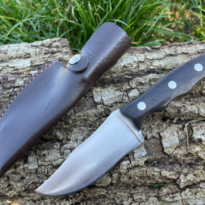 karambit 21 cm acier 440 full tang manche ergonomique avec anneau et etui cuir