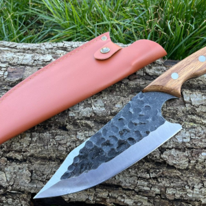 couteau de decoupe 30 cm acier 440 lame 18 cm martelee noire emouture acier naturel full tang manche bois olivier etui cuir