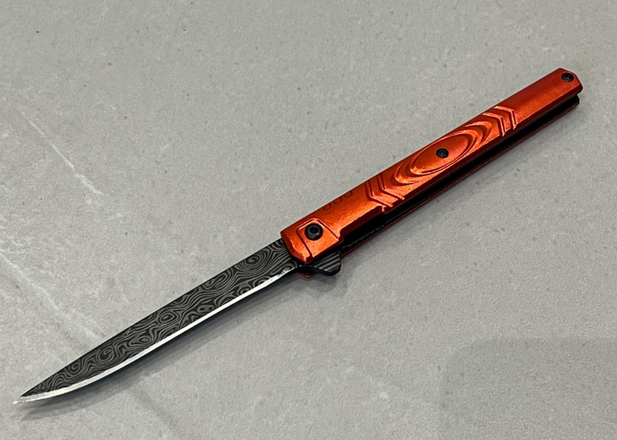Stiletto M390 rouge - Ouverture assistée