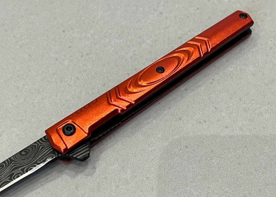 Stiletto M390 rouge - Ouverture assistée