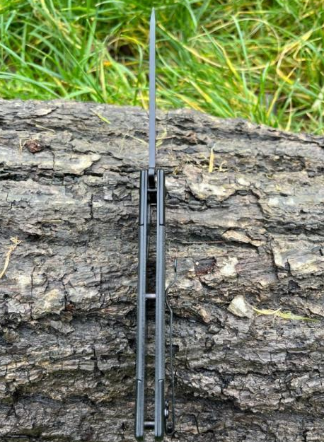 Couteau à Ouverture Manuelle Type Stiletto - Élégance Tactique