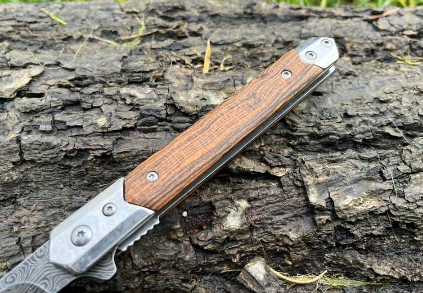 Couteau à Ouverture Assistée acier M390 Type Stiletto bois de rose- Lame Tanto