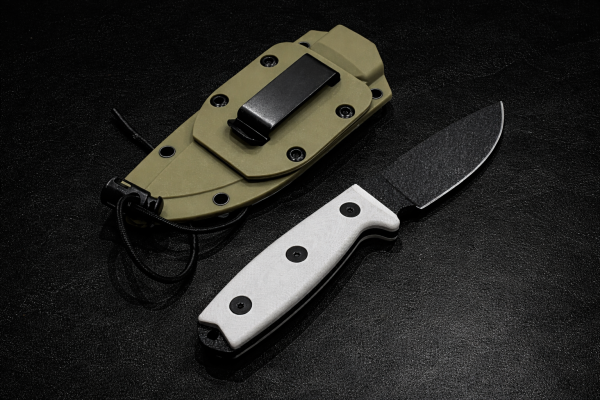 ChatGPTImage12janv.2026_17_16_34 Couteau Bushcraft robuste 22.7 cm