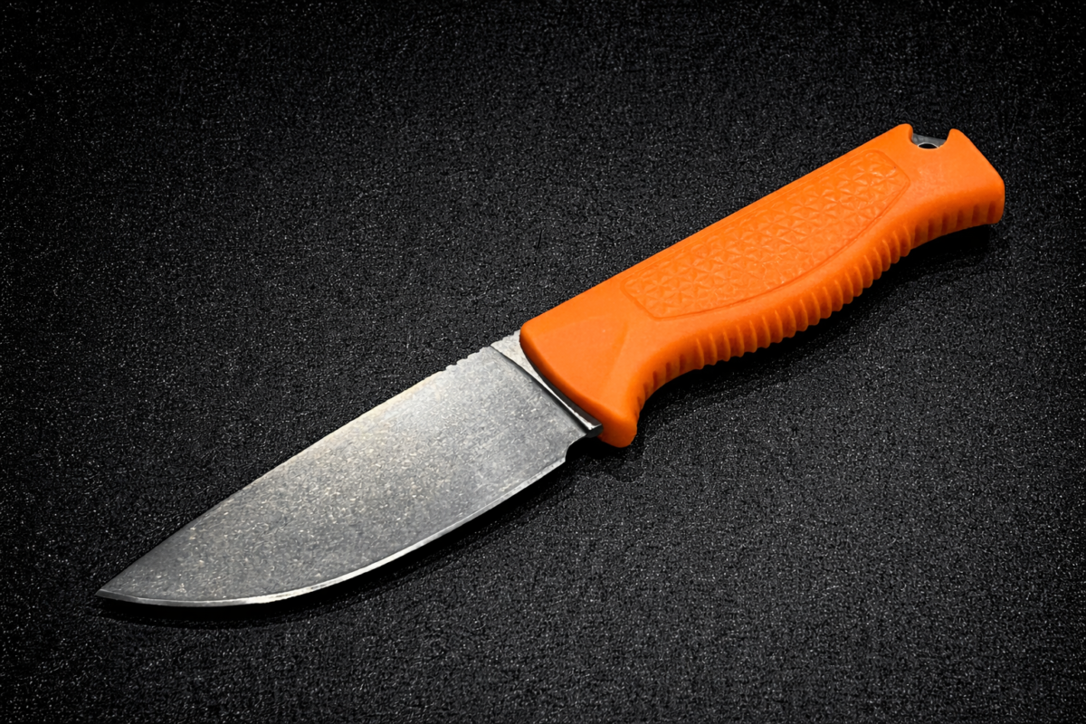 ChatGPTImage12janv.2026_18_00_36 Couteau Bushcraft Compact CPM-S30V – Manche Orange Santoprene
