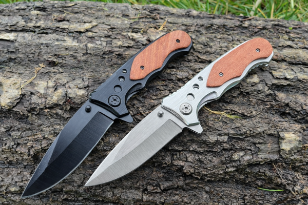 ChatGPTImage26dec.2025_17_56_20 Couteau EDC Asymétrique – Bois d’Olivier & Acier - 20 cm