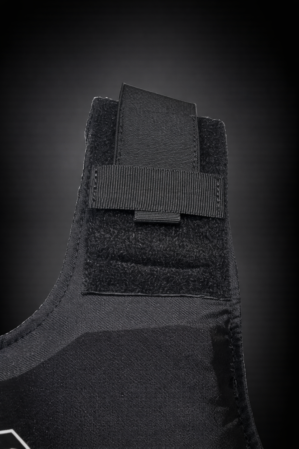 ChatGPTImage29dec.2025_13_53_41 Gilet de protection LLF – NIJ IIIA – Discret – Léger – Option renfort anti-coupure niveau 5