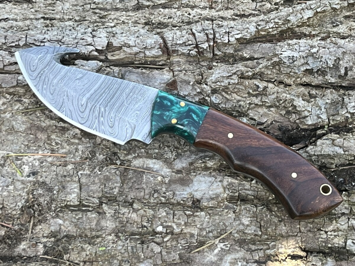 Couteau à dépecer/bushcraft avec crochet damas forgé LLF 21cm couleur au choix