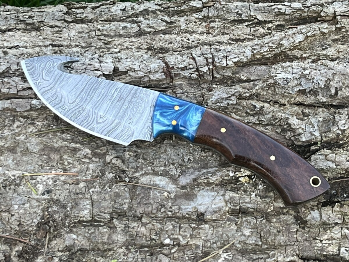 Couteau à dépecer/bushcraft avec crochet damas forgé LLF 21cm couleur au choix