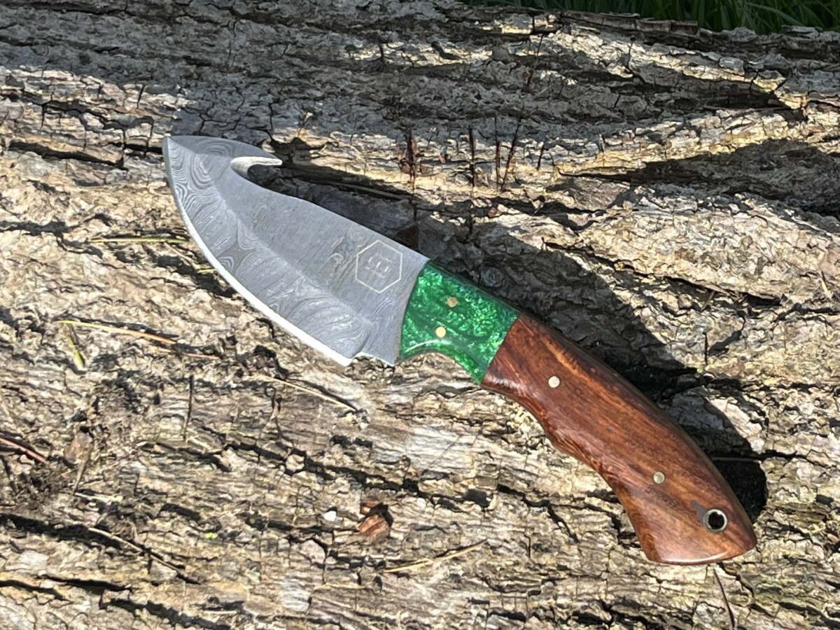 Couteau à dépecer/bushcraft avec crochet damas forgé LLF 21cm couleur au choix