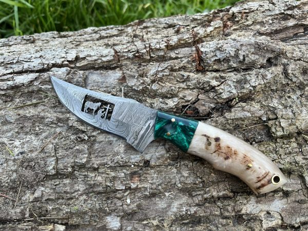 Couteau à dépecer PELERIN damas forgé LLF corne de bélier 20cm couleur au choix