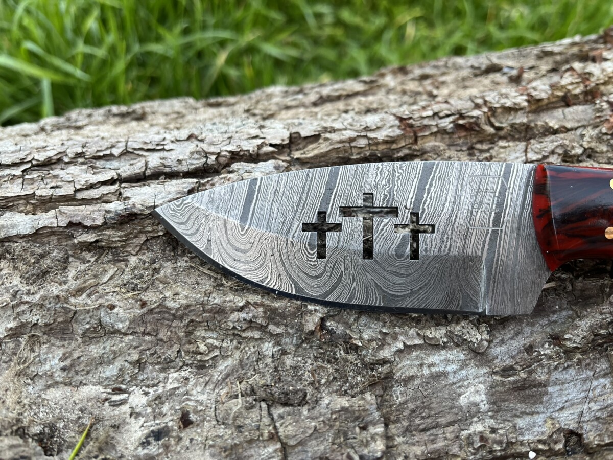 IMG_0637 Couteau patrimoine GOLGOTHA damas forgé LLF corne de bélier 20cm
