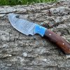 Couteau à dépecer/bushcraft avec crochet damas forgé LLF 21cm couleur au choix