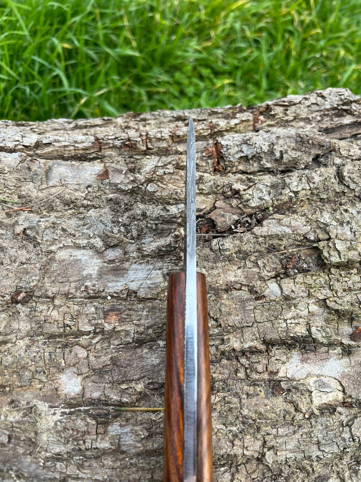 Couteau Bushcraft / Dépeçage en Damas Forgé LLF – 18 cm – Full Tang Brut & Indestructible