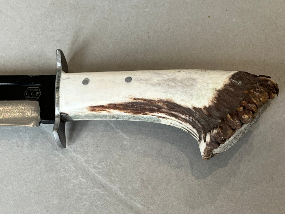 gros couteau bowie forgé LLF 34cm acier 5160 lame noire 6mm manche bois de cerf étui cuir