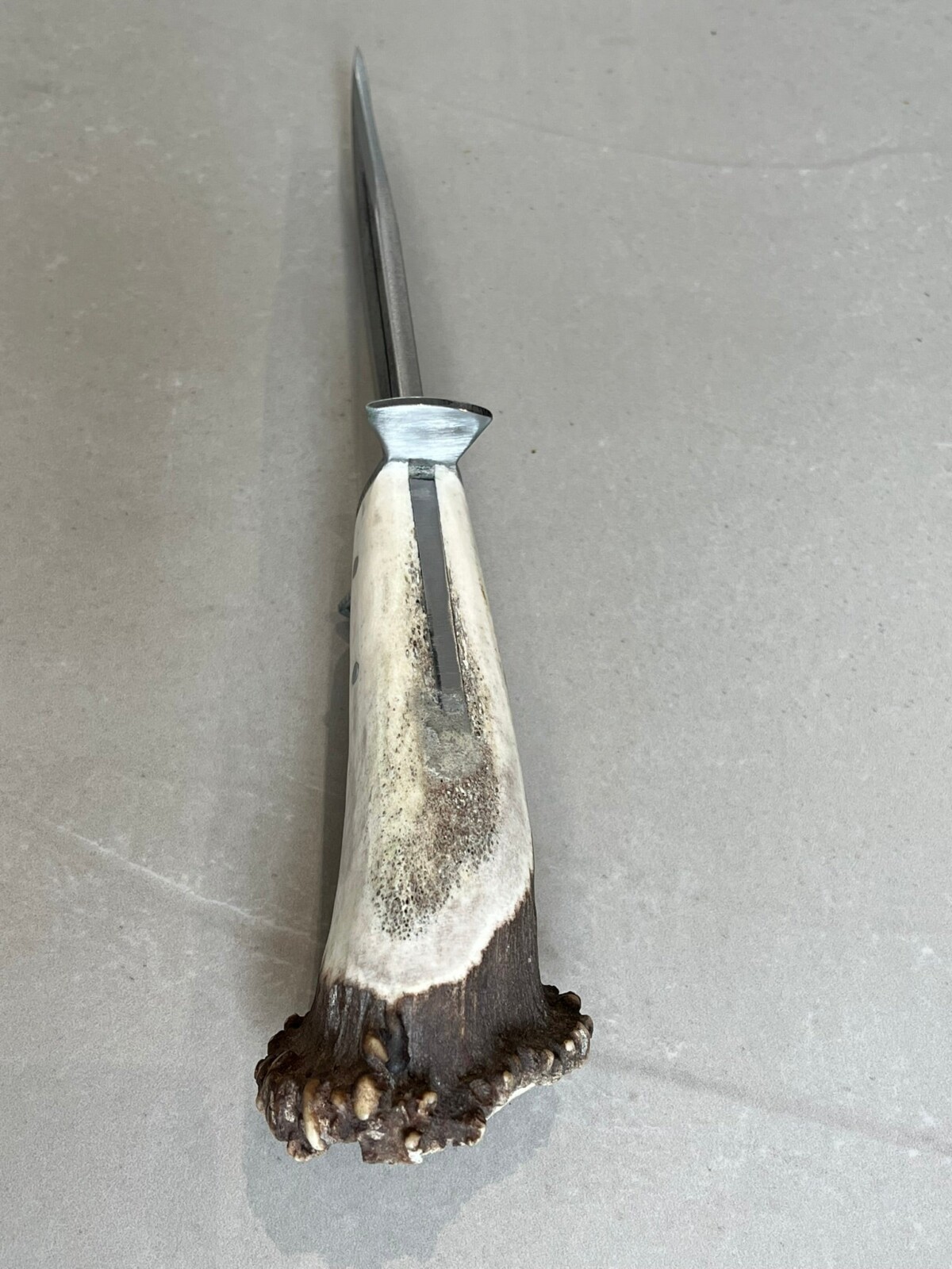 gros couteau bowie forgé LLF 34cm acier 5160 lame noire 6mm manche bois de cerf étui cuir