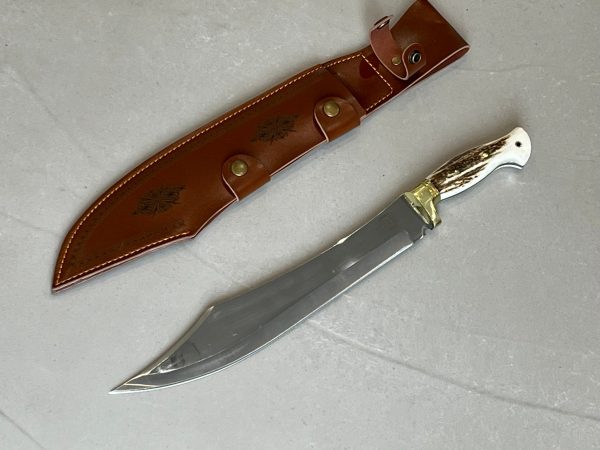 IMG_0920_7a4d718d-0577-435f-89f1-c95eafa718f2 couteau droit forge LLF 44 cm acier 4034 lame 31,5 cm manche bois de cerf full tang fourreau