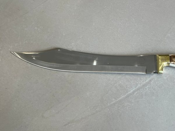 IMG_0922_744cffc6-3578-4fe6-8f88-b76abb6dc53e couteau droit forgé LLF 44 cm acier 4034 lame 31,5 cm manche bois de cerf