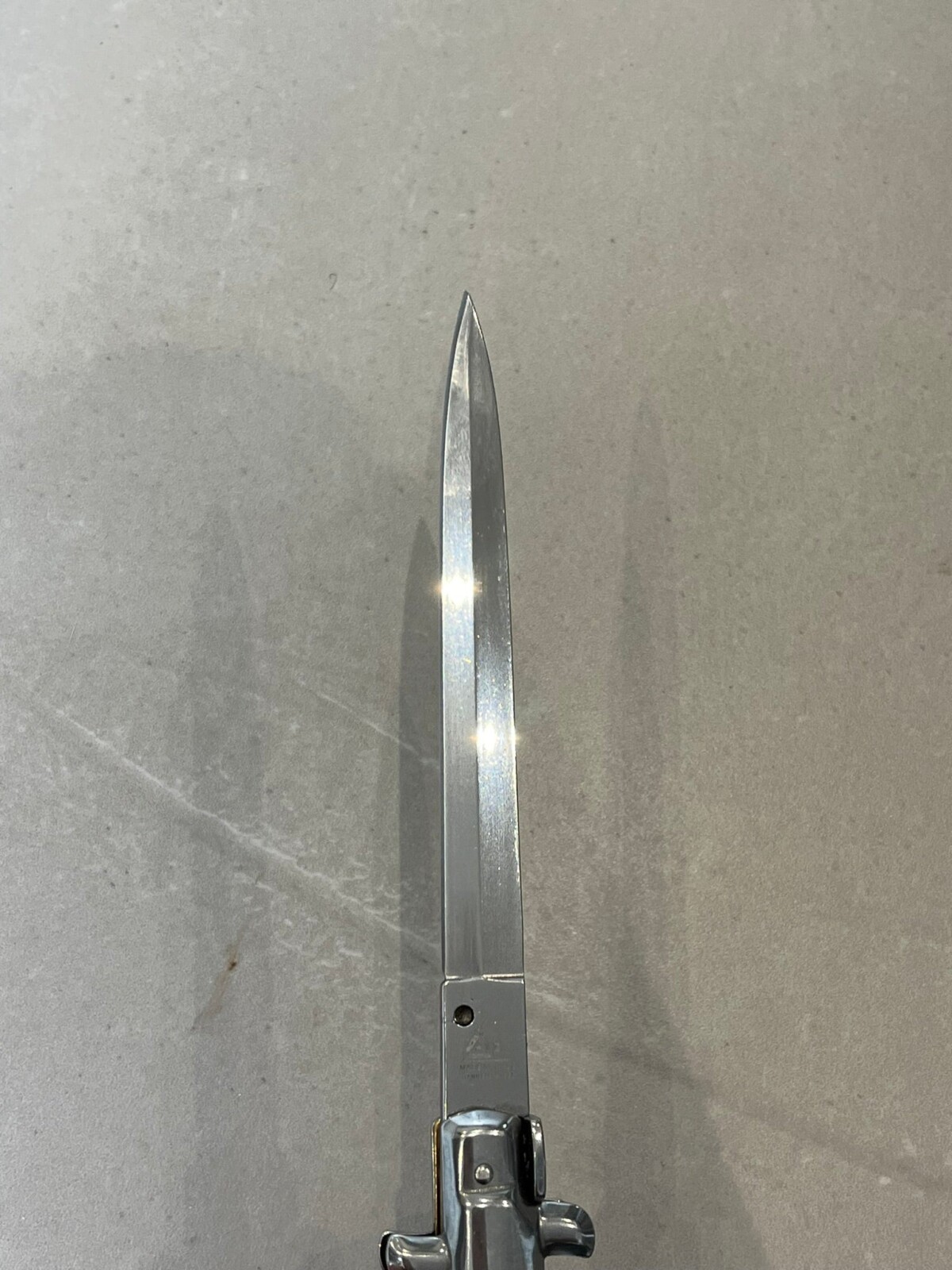 IMG_1343 Couteau stiletto automatique XXL 33cm