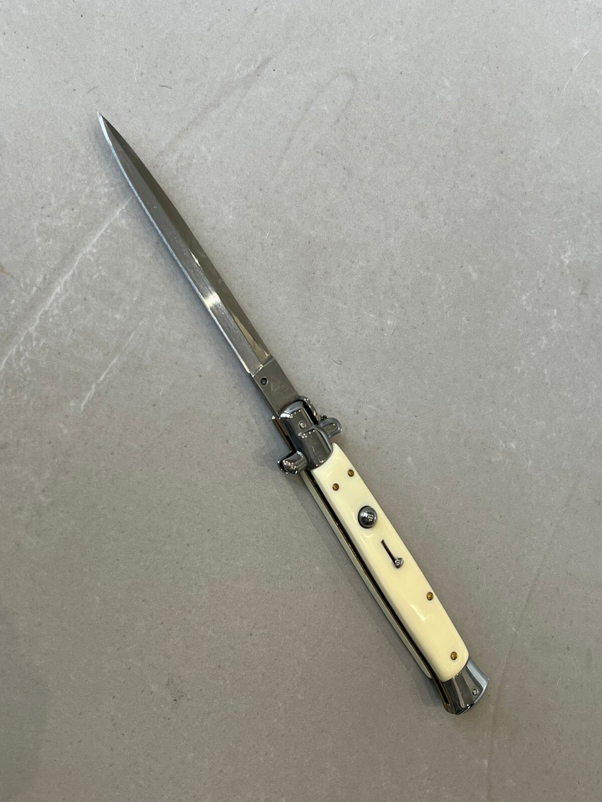 IMG_1348 Couteau stiletto automatique XXL 33cm