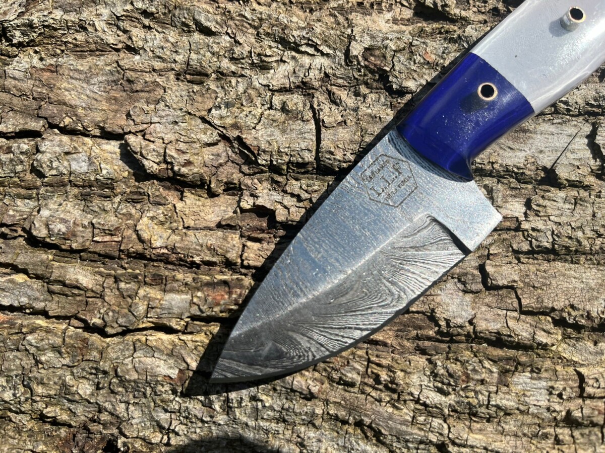 Couteau à dépecer damas forgé LLF 18cm édition patriote
