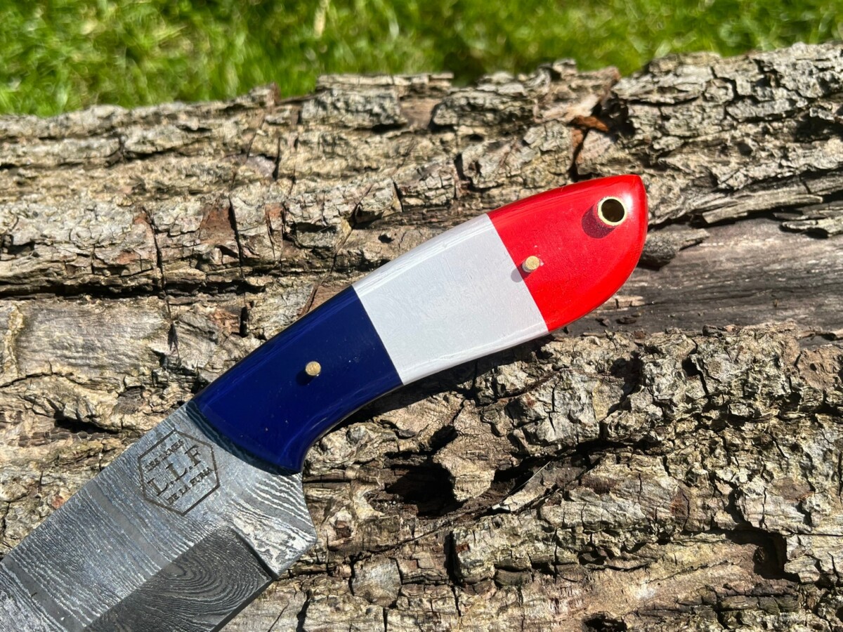 couteau à dépecer bushcraft damas forgé LLF 20 cm édition patriote