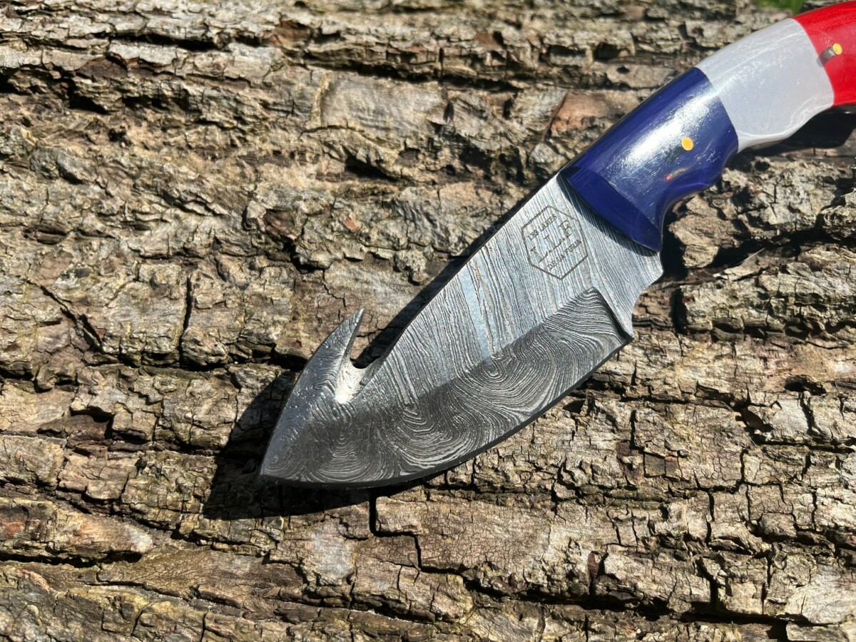 Couteau à dépecer avec crochet damas forgé LLF 21cm édition patriote
