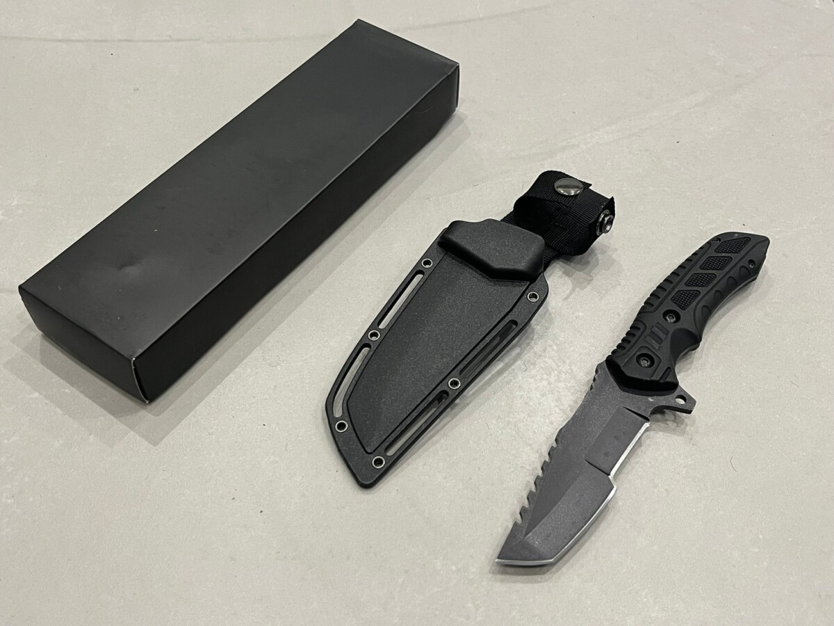 IMG_1692 Couteau tracker APEX bushcraft noir + firesteel étui kydex