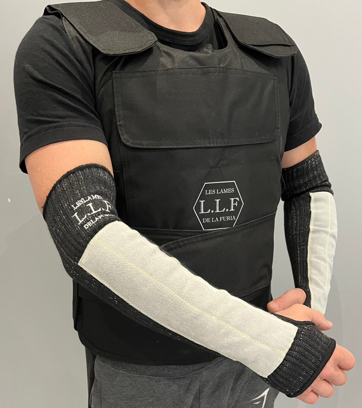 manchettes pare lame niveau 5 kevlar acier polyéthylène renfort cuir protection avant-bras LLF vue principale