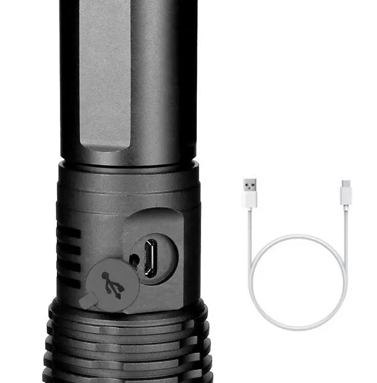 IMG_2158 Lampe torche tactique LED XHP70.2 5000 lumens rechargeable zoom IP67
