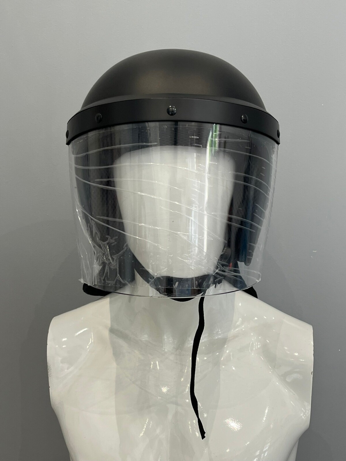 IMG_2307 casque de protection avec visière polycarbonate protège-nuque ignifuge vue principale